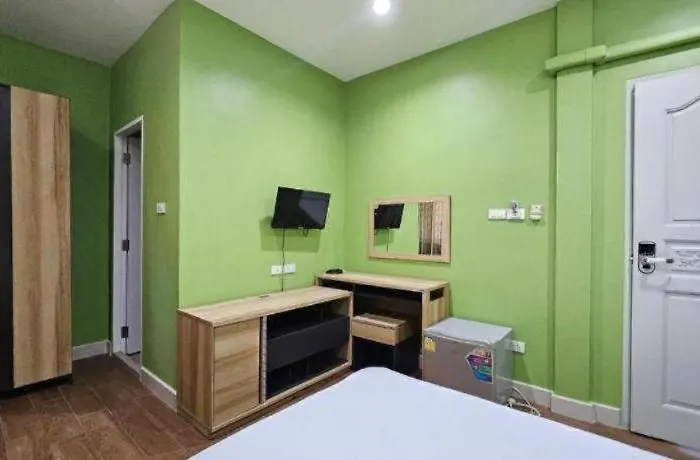 Baanpin Hostel *