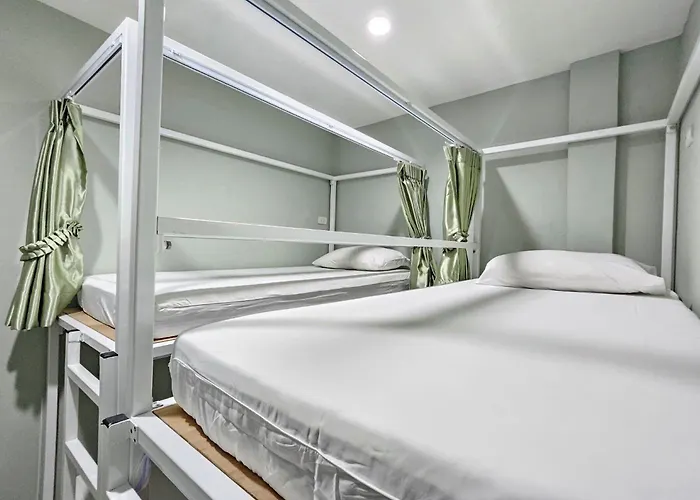 Baanpin Hostel *